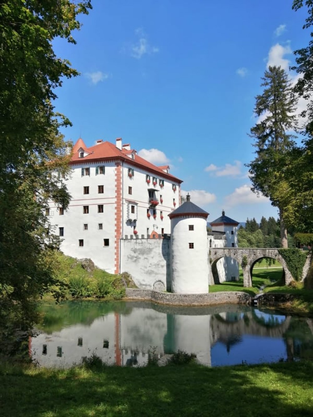 Čudoviti grad Snežnik.