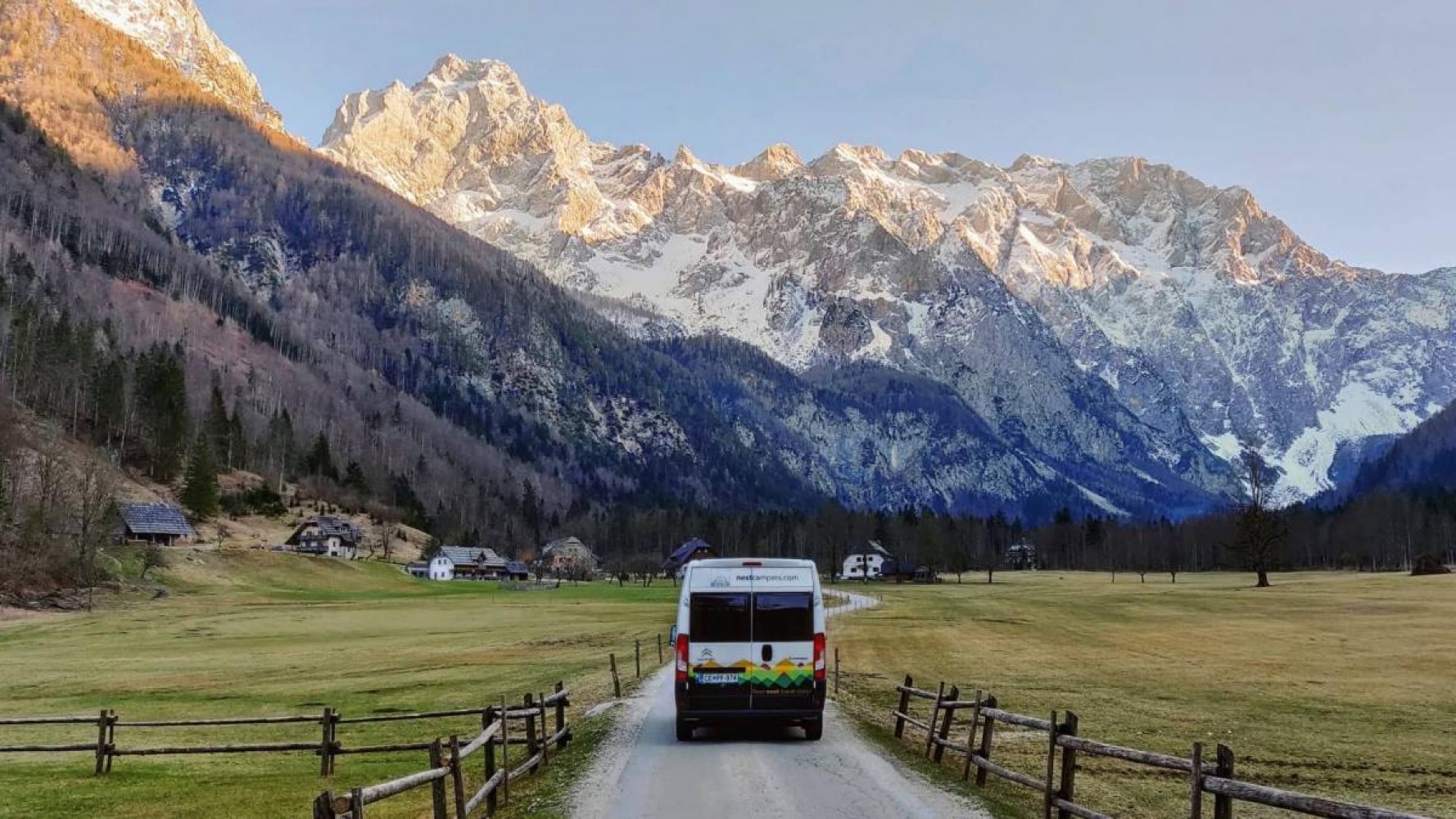 Raziskovanje Logarske doline z avtodomom.